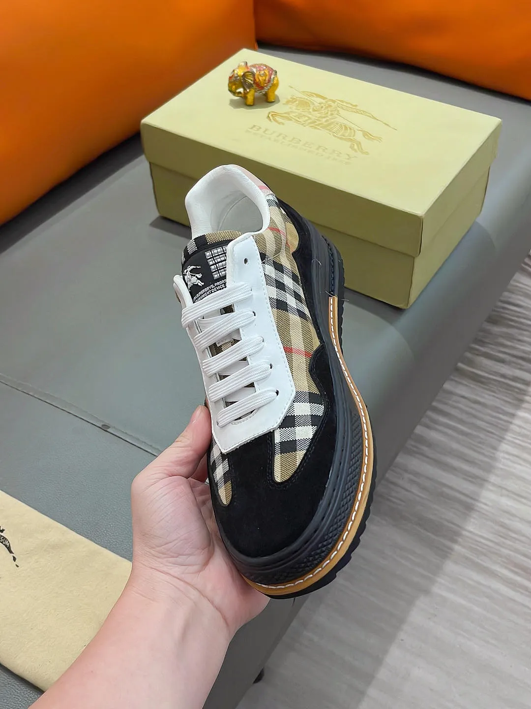 Men's shoes BURBERRY "Burberry" P400 Regular size: 38-44 (casual shoes) Product materials: Selected cowhide upper, soft sheepskin lining; original outsole.